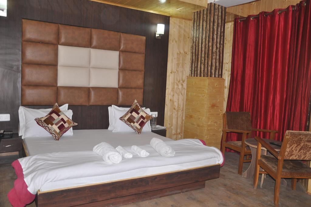 Hotel Azad Durgjan Oda fotoğraf