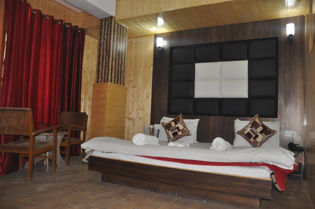 Hotel Azad Durgjan Oda fotoğraf