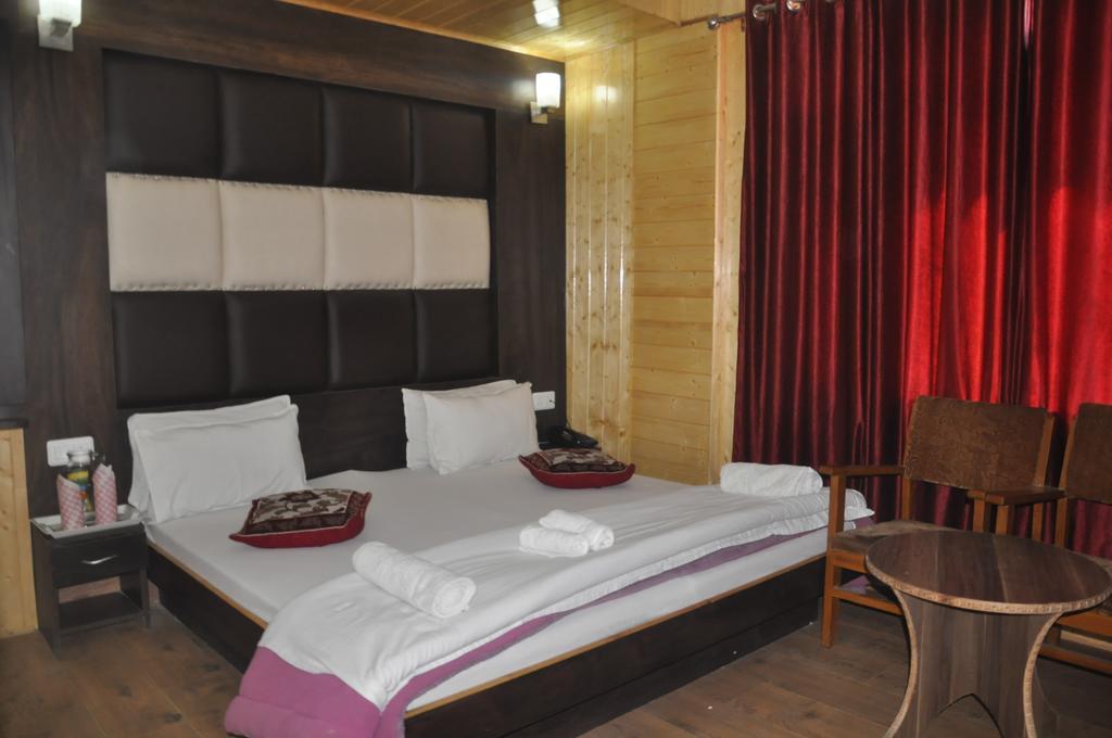 Hotel Azad Durgjan Oda fotoğraf