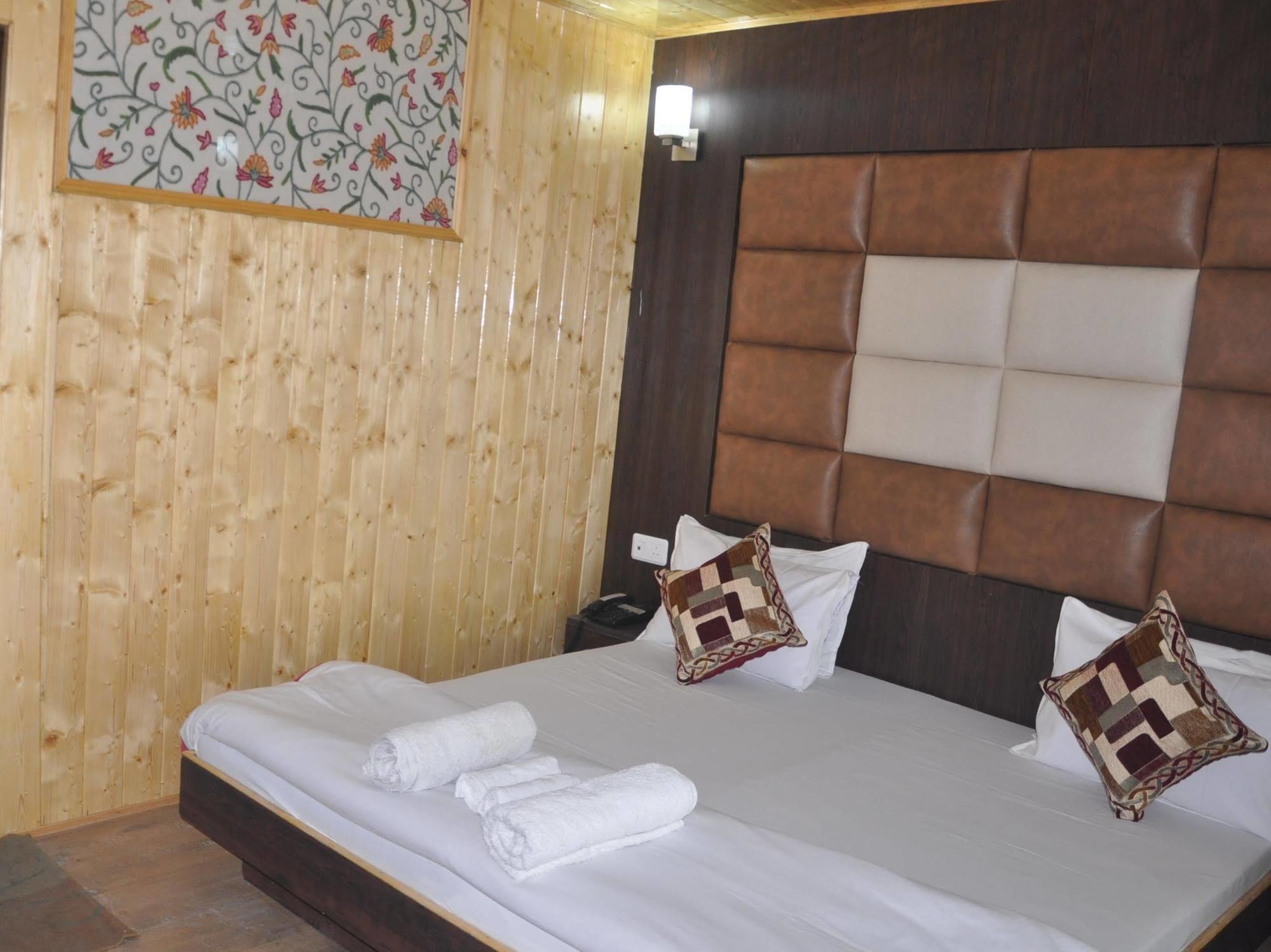 Hotel Azad Durgjan Dış mekan fotoğraf