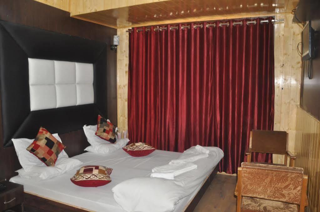 Hotel Azad Durgjan Dış mekan fotoğraf